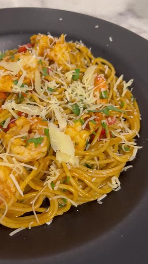 Tallarines con camarones