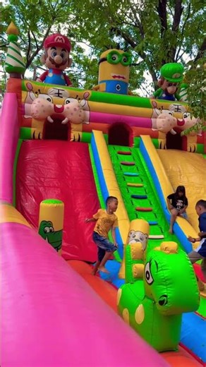 Balon Dino ijo dan panda goyang seru istana balon