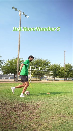 🧠 Did you know that you can train your opponent into a calmness through the use of repetitive feints followed by an explosive exit? When you notice your opponent’s body language calm down that’s where opportunity to exit to new space can be found. Contact the academy to learn more about claiming your free player evaluation. #tularecalifornia #farmersvilleca #visaliaca #exeterca #559