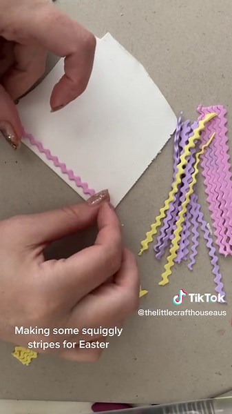 Squiggly Stripes with polymer clay. #polymerclay #sculpeyclay #sculpey @Sculpey #craft #tutorial #easter #easterbunny #pastel #bunnyearrings #earringmaking