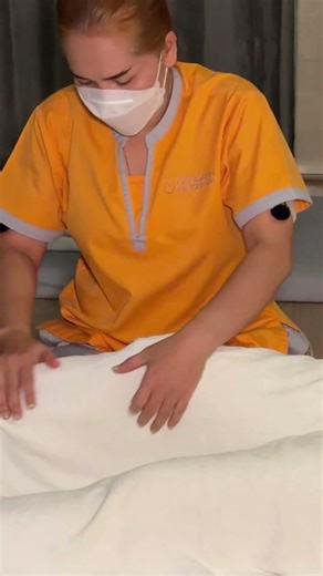 ASMR: Tradicional Thai Stretching And Massage in Bangkok
