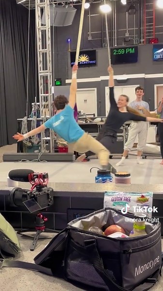 Lizzy McAlpine Aerials with Nora Knight: Duo Straps Aerial Arts Performance