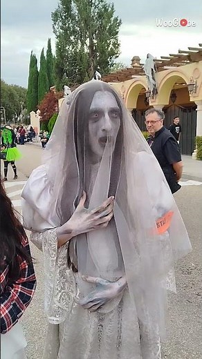 Scary Costumes: Haunted Bride at Parque Warner Madrid || WooGlobe