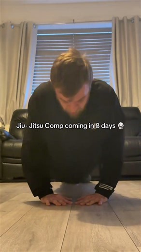 Let’s make this a extra workout to keep me sharp for the comp 👊 #pushups #fyp #fitness