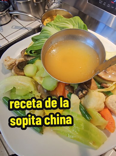 Receta de sopa con pollo y verduras ASMR
