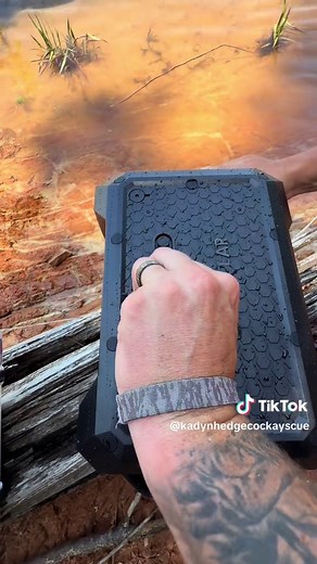 Turtle box VS ecoxgear defender! @EcoXGear #waterproofspeaker #turtlebox #waterfowl #lakeday #boatday #ecoxgear #ecoxgeardefender #boatspeaker #kadynayscue #CJandkadyn #duckhunting #hunting