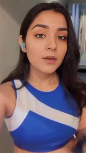 Sky Aditi on Instagram: "Abhi download kare😊(room4chat).👇👇 https://play.google.com/store/apps/details?id=com.iscreative.room4chat"