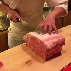 THE KING OF BEEF ☆☆☆KOBE☆☆☆ Kobe beef refers to beef from the Tajima strain of Wagyu cattle. The meat is a delicacy renowned for its flavor, tenderness, and fatty, well-marbled texture. Kobe beef is generally considered one of the three top brands Sandai Wagyuu, the three big beefs. This sirloin is the king of kobebeef. Pfoto by Katsuomi Koike 🎥Credit video by @bms12_nmnl https://www.instagram.com/p/BORYY_SgoSE/ #CulinaryTalents #cheffrancisco #CulinaryTalentsVideo #ribeye #sirloin #chateaubria