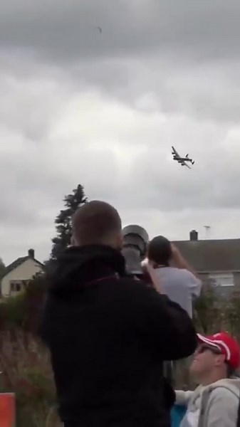 Beautiful Avro Lancaster Flyby