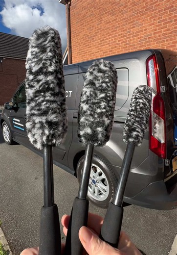 The BEST way to clean the barrel of your wheels 🛞 🙌 #detailing #carcleaning #cartok #wheelbrush #tiktokmademebuyit