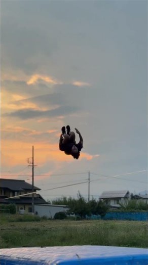 Sunset Slackline Tricks in the Countryside