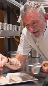 Am vorletzten Tag geht es nach Boltenhagen ins "Sixty Three" mit internationaler Küche. Tagsüber gibt es bodenständige Gerichte wie Currywurst, doch am Abend kommen Feinschmecker auf ihre Kosten, unter anderem mit Spezialitäten wie Dry Aged Steaks. #MeinLokalDeinLokal � 😁📺 „Mein Lokal, Dein Lokal“ – streamen auf Joyn und Montag bis Freitag, um 17:55 Uhr, bei Kabel Eins. | Mein Lokal, Dein Lokal