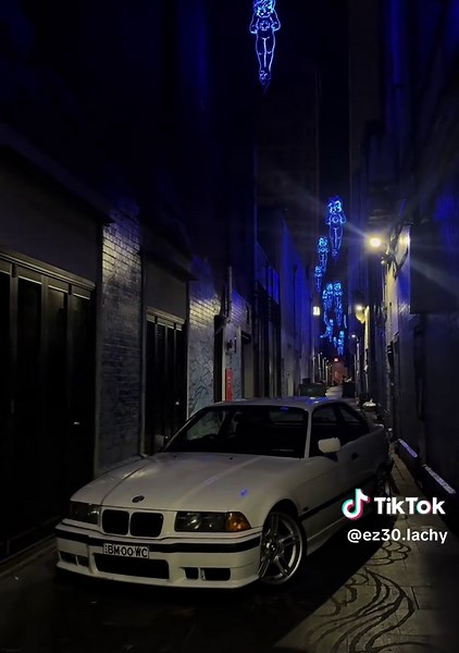 BMW E36 Coupe 318is: Iconic Performance and Style