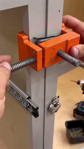 Yes A tool to glue windows so that they stick perfectly #machinerychannel #wood