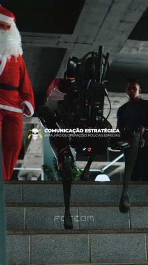 Batalhão de Operações Policiais Especiais on Instagram: "NATAL ESPECIAL, PARA CRIANÇAS ESPECIAIS Esse é o Natal da Família BOPE! Um natal especial, para crianças especiais. O papai noel do Bope distribuiu brinquedos para crianças da comunidade Tavares Bastos. Reforçando que o BOPE é a Tavares Bastos. Fazemos parte dessa comunidade e não existem muros entre o batalhão e a comunidade local. Em ação conjunta, o 16º Batalhão também esteve na comunidade 5 Bocas, distribuindo brinquedos, convivendo e 