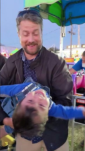 【子供あるある】I wanna stay on the ride!!｜もっと乗りたいよ！！アメリカ移動遊園地 #shorts