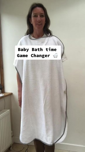 10K views · 420 reactions | Baby bathtime towel which enables you to have both hands free whilst picking baby up out of the bath tub, keeping baby snuggly and warm, also helps keep you dry    #cuddledry #babybathtowel #cuddledrytowel | Cuddledry | Facebook