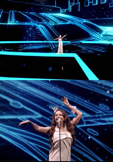 Now available on YouTube. Eperdu • Dream Chaser - Live in Concert Watch the full performance now on Sarah’s official channel at the link in bio. 🔗