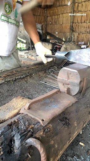 very interesting to look at,,#blacksmithing #traditional_iron_cutting #blacksmithtraditional #blacksmith_challenge #CulturalHeritage #metalworking #metalart #blacksmith #handmade #anvil #forging | Wendi Zainudin