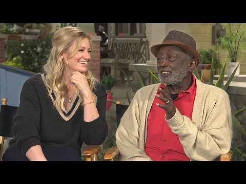 2 Broke Girls Reunion! Garrett Morris and Beth Behrs on The Neighborhood (Exclusive)