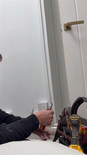 🟡 Dimplex panel heater installation at a beauty salon in Essex.