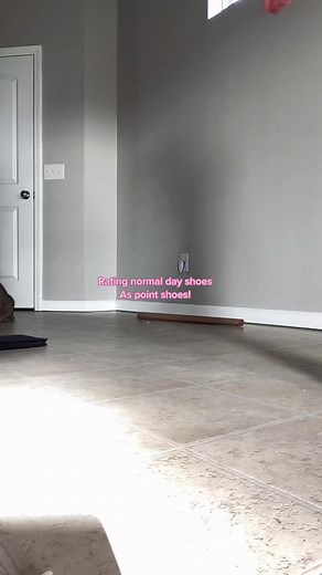 Review: Male Ballet Dancers on Pointe Shoes