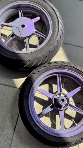 ✨Freshly repainted and ready to roll! Glossy Nardo Grey with Violet Pearl finish on these mags — clean, sleek, and eye-catching 💜🔥 #PaintHubCebu #MagsRepaint #MotorcycleMakeover #CleanFinish | Painthub - Talamban, CEBU City