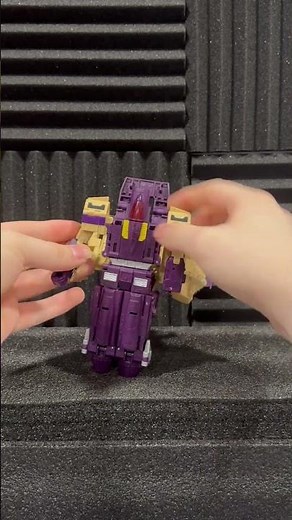 Blitzwing: Transformers Legacy Leader Class Triple Changer Pt. 1- G1