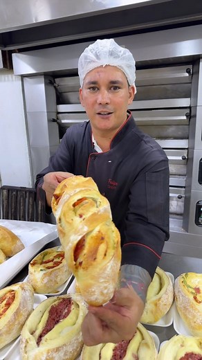 Felipinho Santos l Padaria | Confeitaria | Receitas on Instagram: "PÃO SEMI ITALIANO RECHEADO #pão #panificação #paorecheado #padaria #receita #receitadepao"