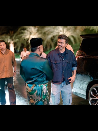 DAM Dato Abdul Malik Welcomes Our Thalapathy Vijay @datoabdulmalik @Malik Streams @Malik Streams Corporation 1st meeting 1st entry 1st serving by @khalifah's Catering #fyp #CapCut #thalapathy #vijay #khalifahscatering #catering #dam #datoabdulmalik #datomalik #malik #foryoupage