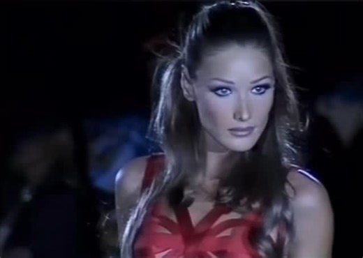 90s00siconicfashion on Instagram: "Carla Bruni for Gianni Versace Autumn/Winter 1992"