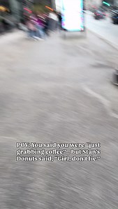 Traveling Chicago alcohol-free just means more energy, more exploring, and wayyy better snacks. 10/10 recommend choosing donuts over day drinking. 😌✈️ | Soberworldtraveler