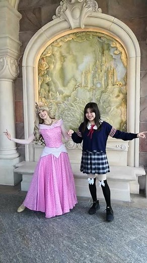 Meeting Princess Aurora - Sleeping Beauty - Disney Princess at Disneyland Shanghai
