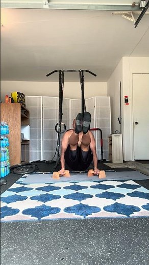 Open shoulder v sit #vsit #lsit #practice #training #fitover40 #muscles #strength #skills