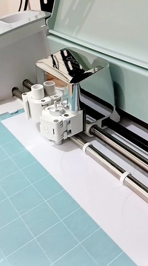25K views · 66 reactions | Layered Ornament ⛄歷 Machine: Cricut Explore Air 2 Materials: Glittered + plain cardstock Cricut Design Space: https://design.cricut.com/landing/profile/61ab6463ce8cbd41757ea891 #cricutph #cricutambassadorph #cricutphilippines Cricut Philippines | DIY IDEAS | Facebook