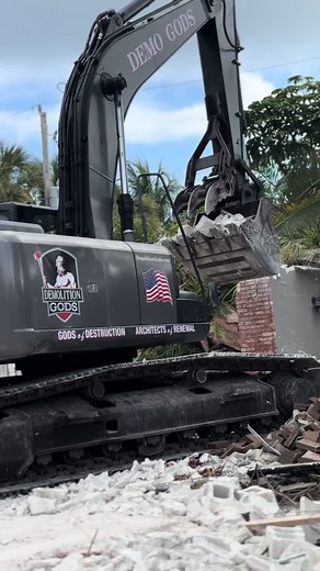 Concrete Demolition Techniques with Heavy Equipment