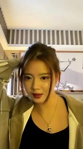 Christy JKT48 Goyang Kepala Saat Makanan Enak di Live