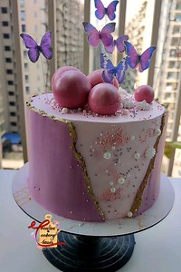 33K views · 996 reactions | LEARN HOW TO MAKE COLLER FAULTLINE ON CAKE TUTORIAL #creativecookeryclasses #cake #cakedecoration #faultlinecake #chocolateballscake #WHIPPEDCREANCAKE #cookandbakewithkavita #cakesideas #kavita #COOKANDBAKEWIRHKAVITA | Creative Cookery Classes | Facebook