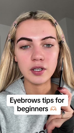 Super easy eyebrow tips to stop your eyebrows from looking heavy thick and unnatural #makeup #makeuptips #beginnermakeup #eyebrows #eyebrowtutorial