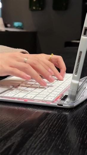 Explore the New 360-Degree iPad Keyboard Features