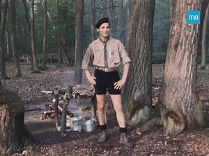 101K views · 1.1K reactions | SCOUT TOUJOURS. Les louveteaux campent en forêt et intègrent les valeurs de solidarité, de respect et de traditions transmises par leur encadrement. Qu'est-ce que le quotidien dans un camp et la vie en communauté au sein d'un patrouille ? Réponse dans ce reportage diffusé en 1980, où on y apprend que la mentalité scout peut se garder à vie  | INA | Facebook