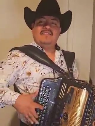 AQUÍ MI COMPA Y ACORDEONERO Alvaro Acordeonista del Compa Sacra TAMBIÉN LOS INVITA A QUE ESCUCHEN Y VEAN EL VIDEO DE ( LA BURRA DE DON CUCO) QUE SE ESTRENA ESTE JUEVES 13 DE ABRIL Y JALE ESA COCHI | El Compa Sacra Chingon Sacramento Ramirez