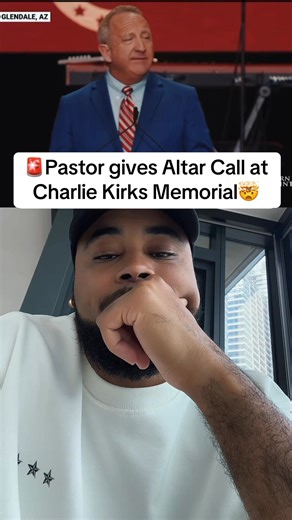 🚨Pastor gives Altar Call at Charlie Kirks Memorial🤯 | Isaiah Robin