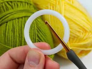 Check out what I made with plastic ring and wool yarn 👌👌 great crochet | Knitting & Crochet World