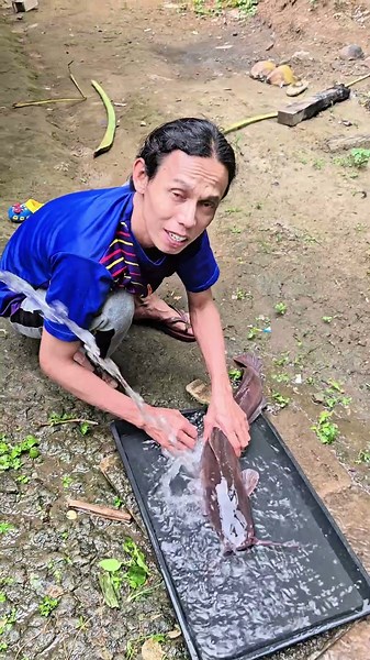 hhaa masa ayah ikan dimandiin😄