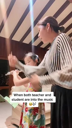 Are your lessons like this? 😉 #classicalmusic #classicalflute #flute #flutelesson #fluteteacher #flutestudent #flautist #musiclesson