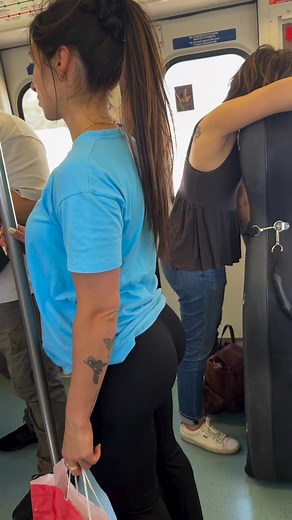 159K views · 3.9K reactions | Buenos mañanas殺凉 . . . . . #modelo #model #modelos #fashion #fashionista #moda #style #beauty #glam #glamour #photoshoot #photography #photooftheday #instagood #beautiful #pretty #chic #modeling #modeloLatina #beautyStyle #girl #styleGoals #lookOfTheDay #ootd #beautyOfTheDay #modaFemenina #reinaDeLaModa #elegancia #trendy #selfiemodeon | Isabella Bela | Facebook