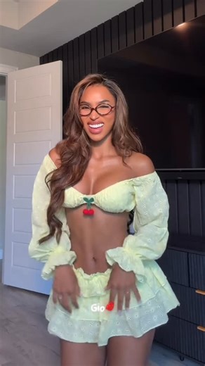 𝓦𝓞𝓜𝓔𝓝’𝓢 𝓒𝓛𝓞𝓣𝓗𝓘𝓝𝓖 & 𝓕𝓐𝓢𝓗𝓘𝓞𝓝 on Instagram: "🔍” Cherry Drop Micro Mini Skirt Set ” Limited Stock❗️ Yellow, White & Black😮‍💨 65k Hit the 🔗 on bio to upgrade your wardrobe today 🛍️"