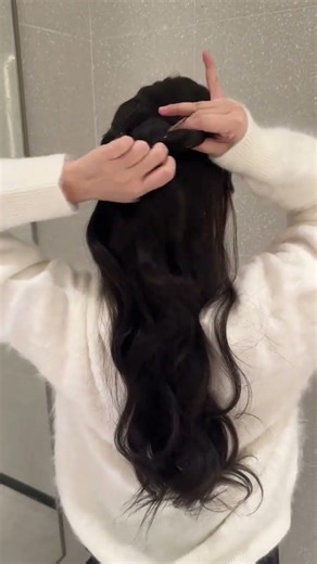 Simple hair tutorial you can follow in minutes.