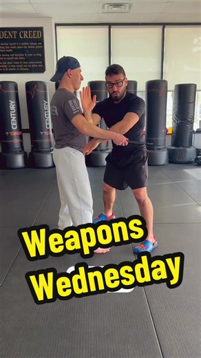 Knife Defense: Defending a stab! #knifedefense #selfdefense #knifefighting #weaponswednesday #kickinincrocs